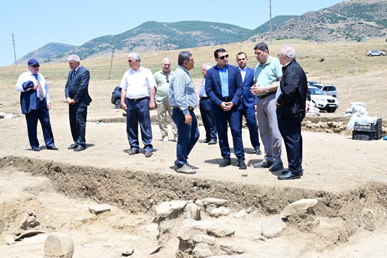 Mədəniyyət naziri Yardımlıda aparılan arxeoloji tədqiqat işləri ilə tanış olub - FOTOLAR